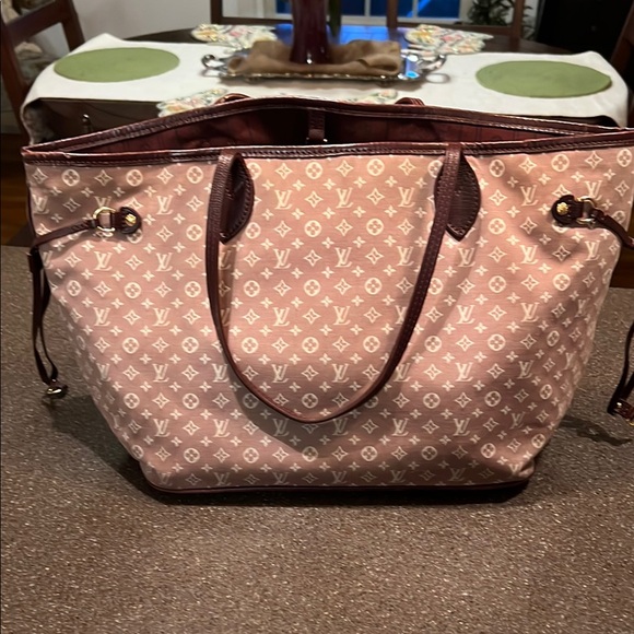 Louis Vuitton Handbags - Louis Vuitton Neverfull Tote Monogram Idylle MM Bag